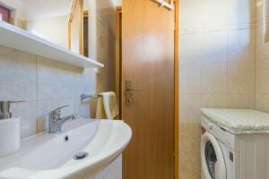 Apartments with parking space Tar, Porec - 13245