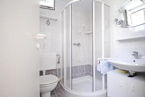 Apartments with parking space Porec - 13141