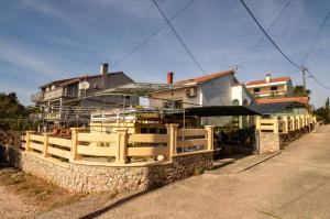 Apartments by the sea Guduce, Ugljan - 13274