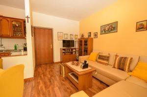 Apartments by the sea Guduce, Ugljan - 13274