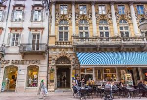 Apartments by the sea Rijeka - 13293 - 3hvězdičkové hotely ve městě Rijeka