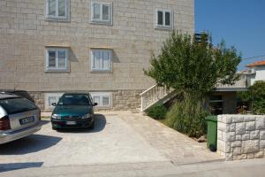 Apartments with a parking space Supetar, Brac - 13180