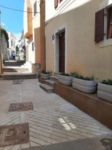 Apartments by the sea Cres - 13312 