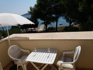 Apartments by the sea Brgulje, Molat - 13318