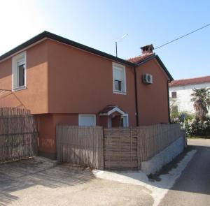 Apartments with a parking space Petrovija, Umag - 13328 