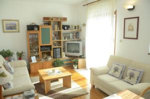 Apartments with a parking space Split - 13335