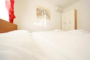 Apartments by the sea Pag - 13329