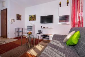 Apartments with a parking space Split - 13347