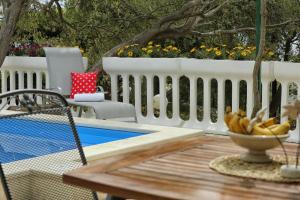 Family friendly apartments with a swimming pool Bol, Brac - 13364