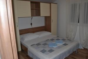 Apartments with parking space Grebastica, Sibenik - 13365