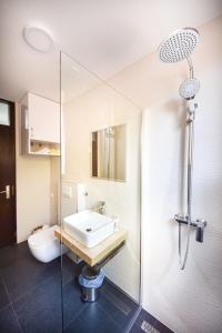 Apartments and rooms by the sea Puntinak, Brac - 12255