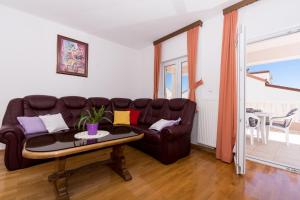 Apartments with parking space Trogir - 13378