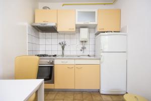 Apartments by the sea Pula - 13401