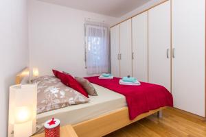 Apartments with WiFi Split - 13415