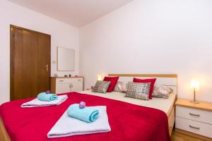 Apartments with WiFi Split - 13415