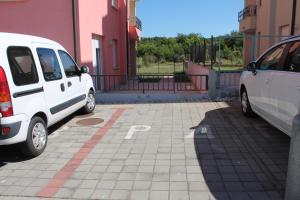 Apartments with a parking space Pula - 13416