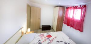 Apartments for families with children Maslinica, Solta - 13423