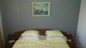 Apartments with a parking space Klis, Split - 13435