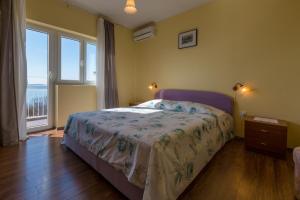Apartments with parking space Crikvenica - 13450