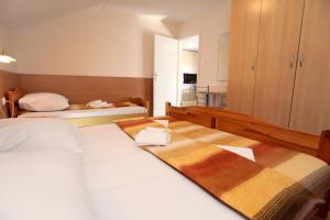 Apartments by the sea Vinisce, Trogir - 11856