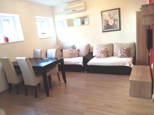 Apartments with WiFi Split - 13459