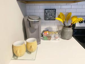 Beautiful 2BR AptEWR AirportKing Free Parking