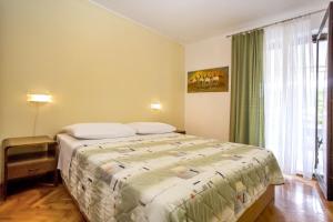 Apartments with a parking space Rovinj - 13462