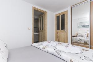 Apartments with parking space Brela, Makarska - 11687