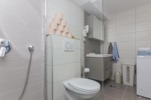 Apartments with parking space Brela, Makarska - 11687