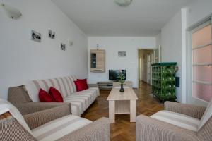 Apartments by the sea Pula - 13502