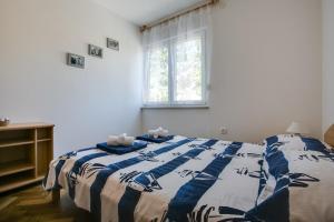 Apartments by the sea Pula - 13502