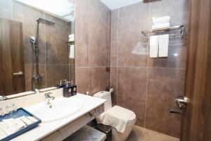 Phòng Hai Giường Đơn Loại Sang (Deluxe Twin Room)