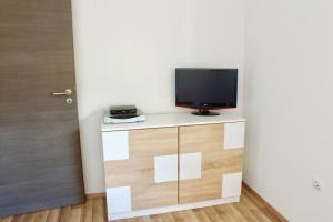 Apartments with parking space Bilice, Krka - 13545