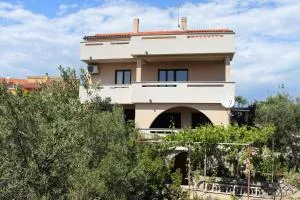 Apartments and rooms with parking space Krk - 13553 - Vrh