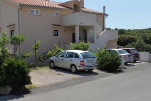 Apartments and rooms with parking space Krk - 13553