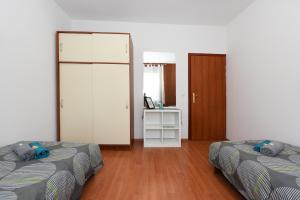 Apartments with a parking space Zadar - 13550