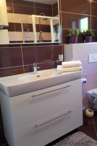 Apartments with a parking space Podstrana, Split - 13555