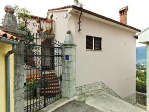 Apartments with a parking space Kastav, Opatija - 13568 