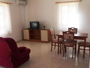 Family friendly apartments with a swimming pool Vir - Lozice, Vir - 13569