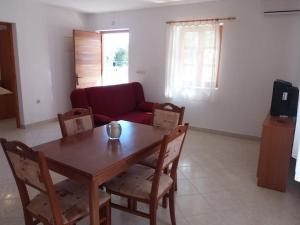 Family-friendly apartments with swimming pool Vir - Lozice, Vir - 13569