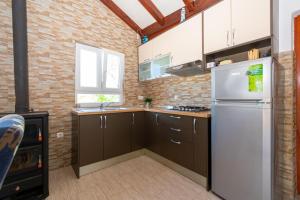 Family friendly house with a swimming pool Cove Triluke, Pasman - 13577