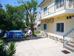 Family friendly apartments with a swimming pool Jadranovo, Crikvenica - 13593 