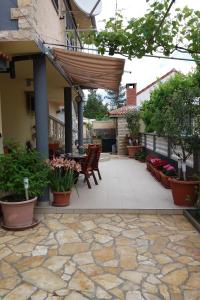 Apartments with a parking space Sabunike, Zadar - 13617 - 3hvězdičkové hotely ve městě Privlaka