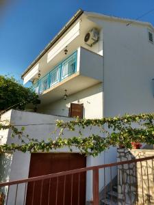 Apartments by the sea Trogir - 13623