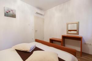 Apartments by the sea Medici, Omis - 13634