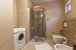 Apartments by the sea Medici, Omis - 13634