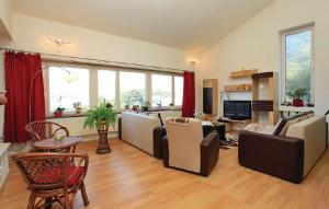 Three-Bedroom Apartment with Terrace and Sea View room in Apartments by the sea Zrnovska Banja Korcula - 13636