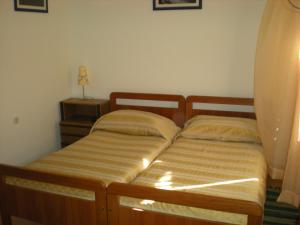 Apartments and rooms with WiFi Lastovo 13678