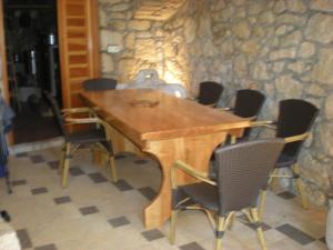 Apartments and rooms with WiFi Lastovo  13678