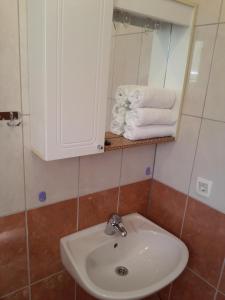 Apartments by the sea Gradac, Makarska - 13681